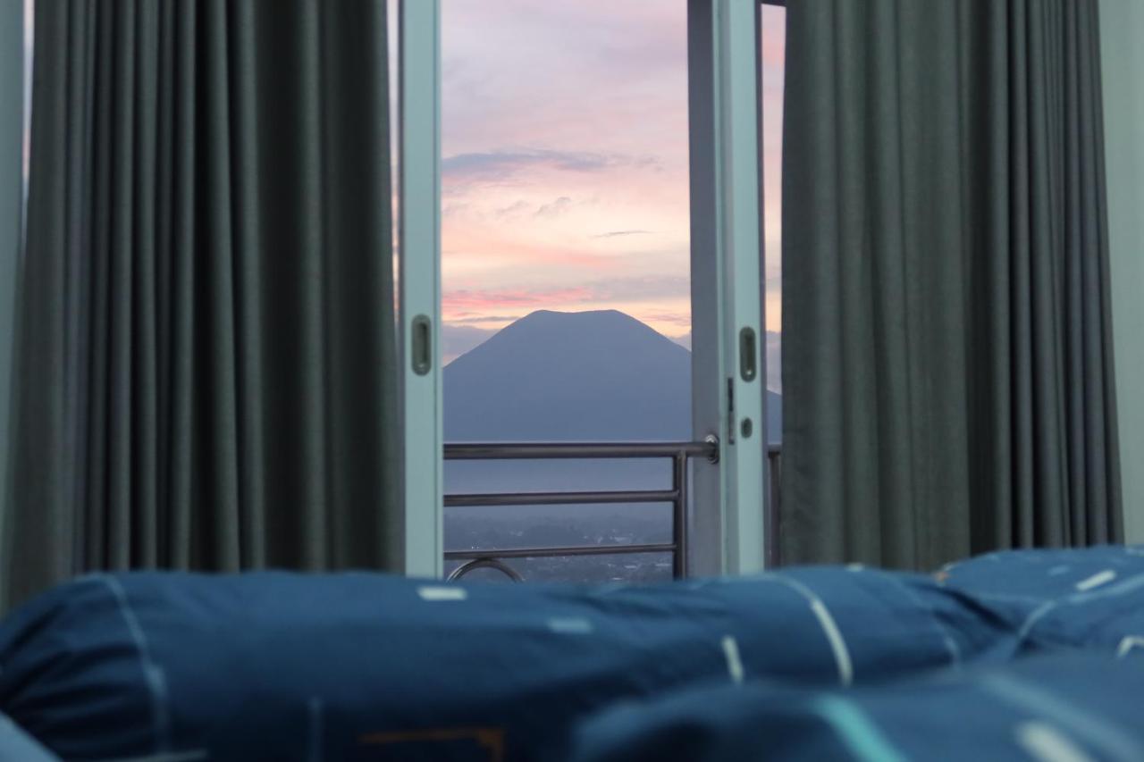 Отель Narwastu Hills Tomohon Экстерьер фото